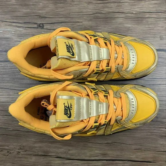 Off-White x Nike Air Rubber Dunk University Gold Sneakers - Picture 8 of 15